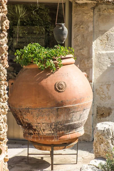 Una Olla Barro Grande Jardín Como Decoración — Foto de Stock