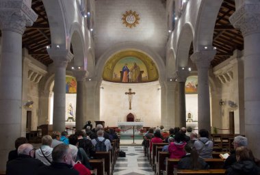 Nasıra, İsrail, 26 Ocak 2020: Nasıra 'daki St. Joseph Kilisesi' nin İçi