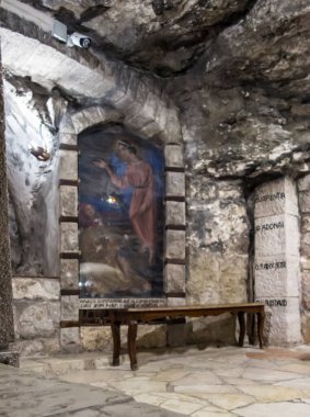 BETHLEHEM, Filistin, 28 Ocak 2020: Beytüllahim 'deki İsa' nın Doğumu Bazilikası 'nın altındaki mağaralar. Bir melek Aziz Joseph 'e bir rüya gibi göründü.