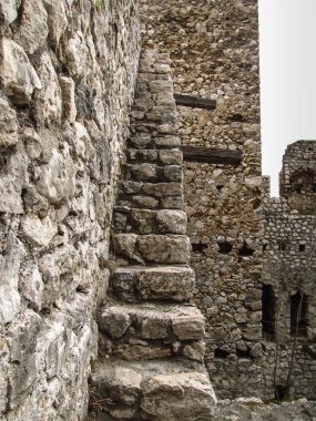 Golubac, Sırbistan, 29 Mart 2020: Golubac Kalesi - Tuna Nehri 'nin girişindeki 12. yüzyıl kalesi. Kuzey Sırbistan