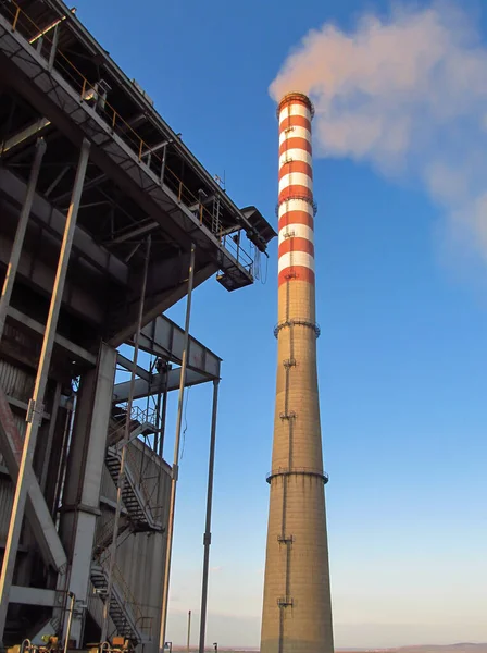 Tall White Red Chimney Fragment Power Plant Building — 图库照片