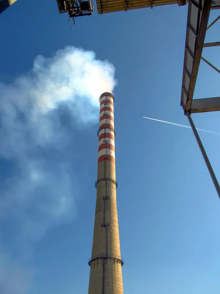 Hoge Schoorsteen Het Bovenste Deel Van Een Grote Krachtketel — Stockfoto