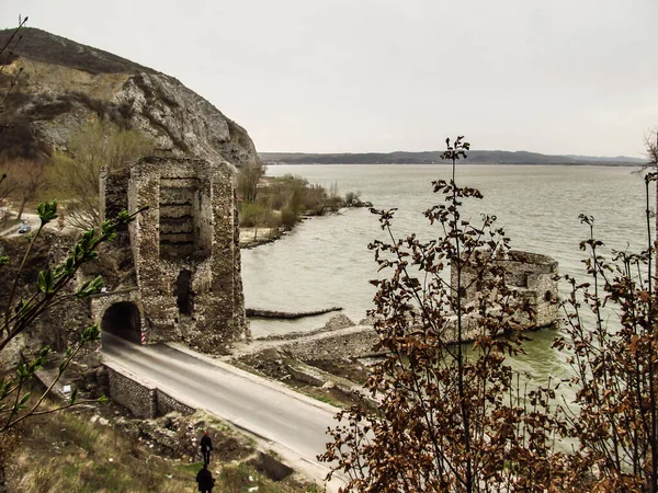 Golubac 世纪城堡位于多瑙河的入口 北塞尔维亚 — 图库照片