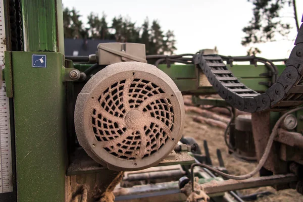 Fragment Mobile Sawing Equipment Logs Open Air Rural Landscape Sunny — Stock Photo, Image