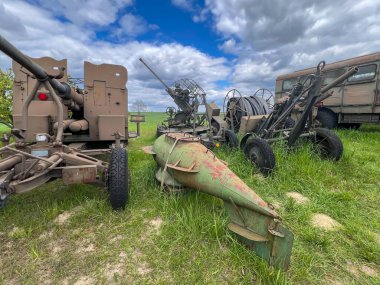 Zalno, Polonya, 11 Mayıs 2025: Eski askeri teçhizat Polonya 'nın Tuchola kenti yakınlarındaki Zalno' daki 