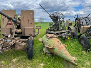 Zalno, Polonya, 11 Mayıs 2025: Eski askeri teçhizat Polonya 'nın Tuchola kenti yakınlarındaki Zalno' daki 