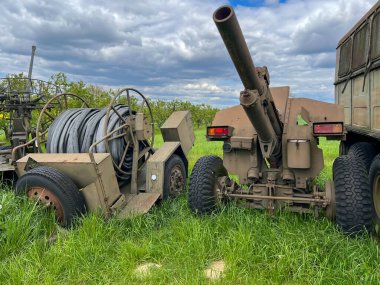 Zalno, Polonya, 11 Mayıs 2025: Eski askeri teçhizat Polonya 'nın Tuchola kenti yakınlarındaki Zalno' daki 