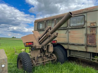 Zalno, Polonya, 11 Mayıs 2025: Eski askeri teçhizat Polonya 'nın Tuchola kenti yakınlarındaki Zalno' daki 