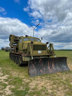 Zalno, Polonya, 11 Mayıs 2025: Eski askeri teçhizat Polonya 'nın Tuchola kenti yakınlarındaki Zalno' daki 