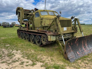 Zalno, Polonya, 11 Mayıs 2025: Eski askeri teçhizat Polonya 'nın Tuchola kenti yakınlarındaki Zalno' daki 