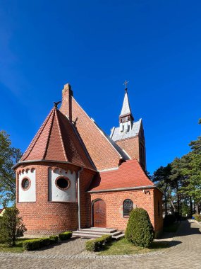 Havariler Kilisesi Peter ve Paul Mrzezyno 'da, Baltık Denizi, Polonya.