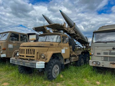 Zalno, Polonya, 11 Mayıs 2025: Eski askeri teçhizat Polonya 'nın Tuchola kenti yakınlarındaki Zalno' daki 