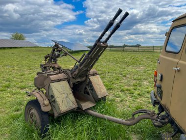 Zalno, Polonya, 11 Mayıs 2025: Eski askeri teçhizat Polonya 'nın Tuchola kenti yakınlarındaki Zalno' daki 