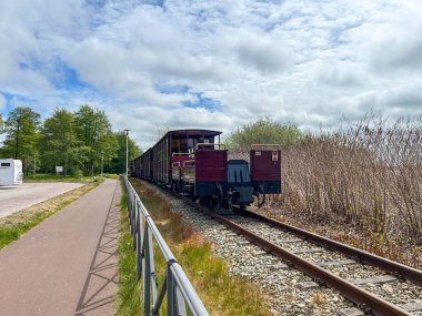 Polonya 'nın Baltık Denizi' ndeki Niechorze 'daki dar ölçülü demiryolu turistik bir ilgi odağı..