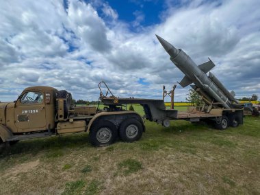 Zalno, Polonya, 11 Mayıs 2025: Eski askeri teçhizat Polonya 'nın Tuchola kenti yakınlarındaki Zalno' daki 