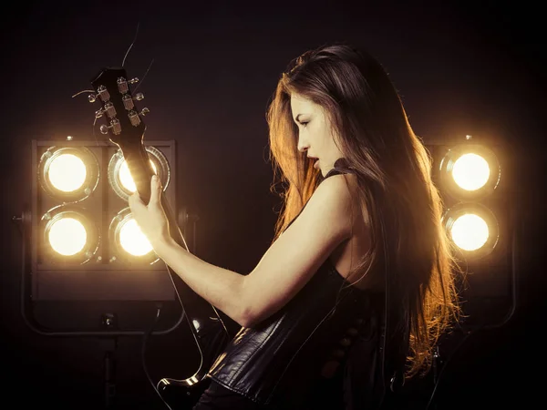 Sexy woman playing electric guitar on stage — Stock Photo, Image