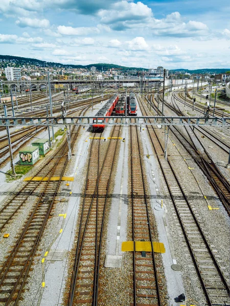 チューリッヒ スイス 2020年5月30日 チューリッヒのハードブレーク列車の線路と駅 — ストック写真