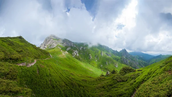 Mount Ciucas Yaz Romanya Dan Karpat Aralığın Bir Parçası Olarak — Stok fotoğraf