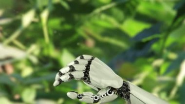 Sarı kelebek robotlar el topraklarda. Güzel 3d animasyon, 4k. benim portföy daha fazla seçenek görmek