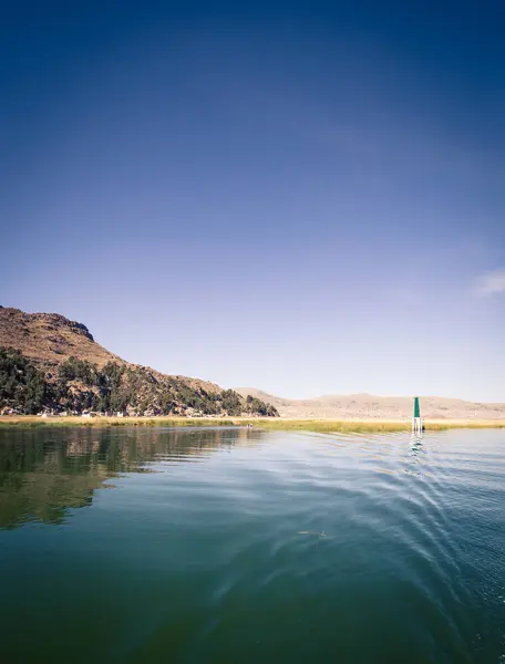 秘鲁的的喀喀湖湖滨水区 — 图库照片
