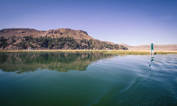 秘鲁的的喀喀湖湖滨水区 — 图库照片