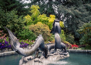 Ejderha Çeşmesi bir parkta