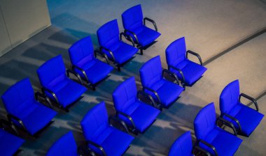 satır mavi sandalye 