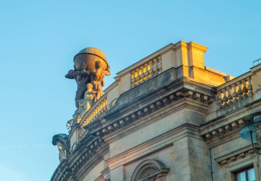 Bir bina Berlin heykeli