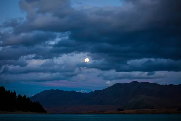 Pleine Lune Sur Lac Tekapo — Photo