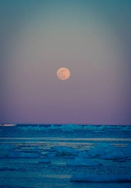 Lua Cheia Sobre Oceano Atlântico — Fotografia de Stock