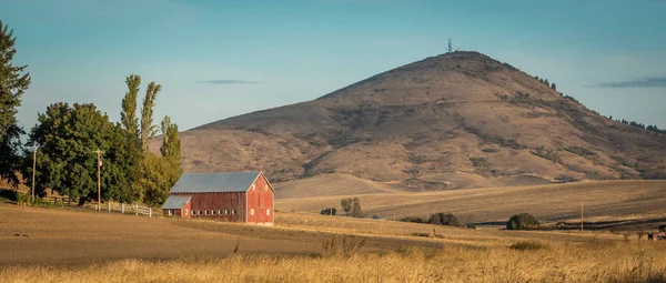 Red Wooden Barn Palouse — Stock Photo, Image