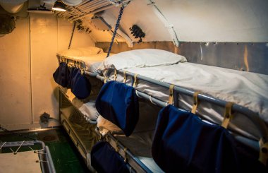 Donanma denizaltısında bir ranza 