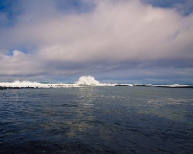 Hawaii sahillerinde büyük dalgalar