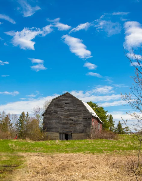 Vecchio Fienile Esposto Alle Intemperie Canada Rurale — Foto Stock