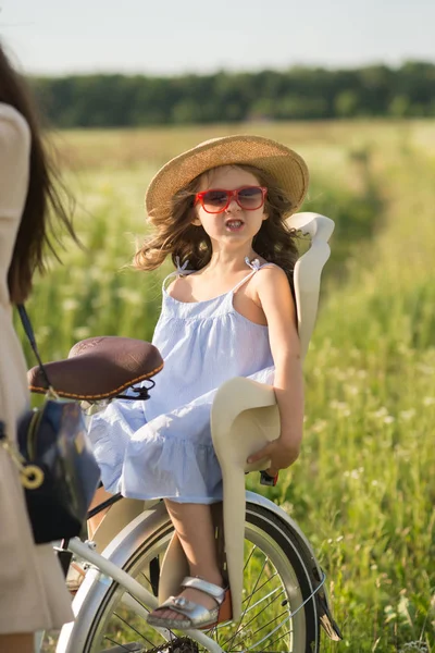 Mère Fille Font Vélo Sur Nature Activité Estivale — Photo