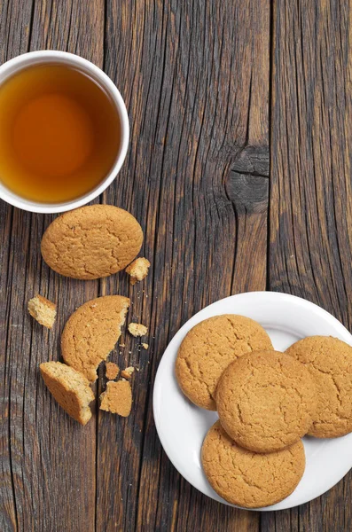 Tasse Tee Und Haferflockenkekse Auf Altem Holztisch Draufsicht — Stockfoto