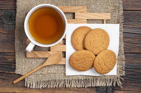 Tasse Tee Und Haferflockenkekse Auf Rustikalem Holztisch Draufsicht — Stockfoto