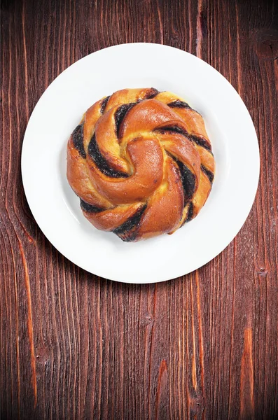 Broodje Met Chocolade Crème Plaat Bruin Houten Achtergrond Bovenaanzicht Met — Stockfoto