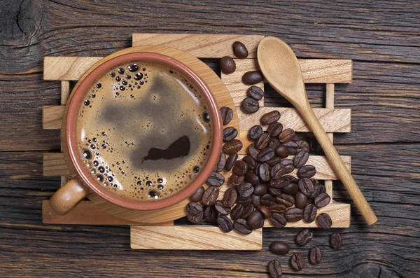 Kahverengi Bir Fincan Kahve Fasulye Üstten Görünüm Üzerinde Eski Ahşap — Stok fotoğraf