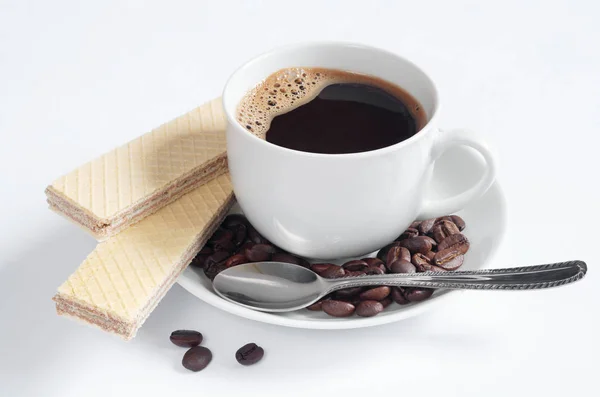 Close Van Kopje Koffie Twee Zoete Wafels Witte Achtergrond — Stockfoto