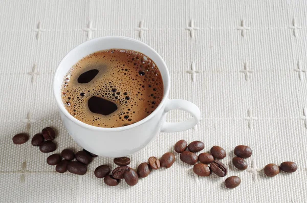 커피와 흩어져 냅킨에 있습니다 — 스톡 사진