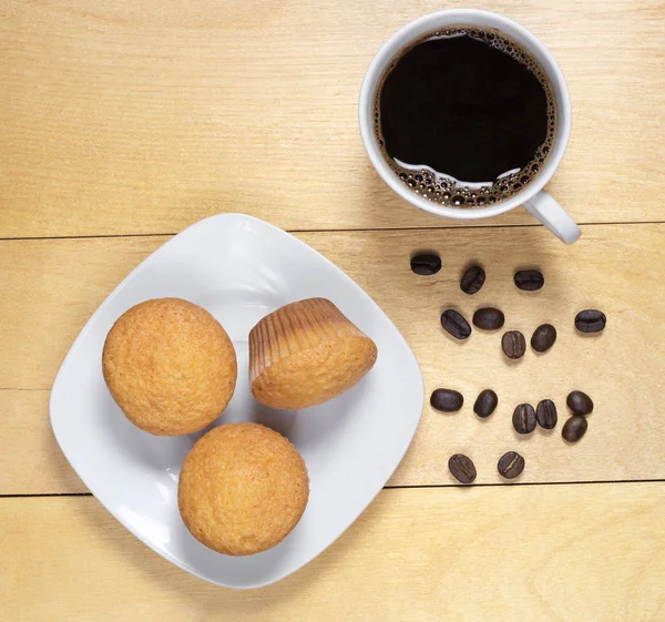 Café Com Muffins Fundo Madeira Leve Vista Superior — Fotografia de Stock