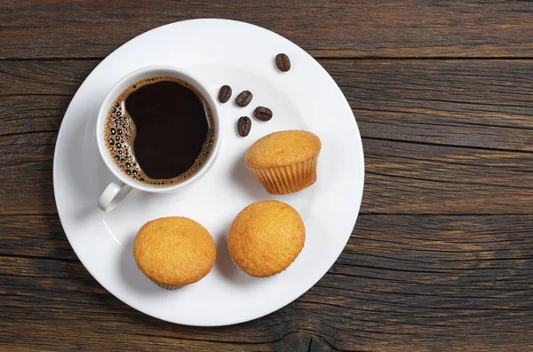 Káva Mini Muffiny Desku Starý Dřevěný Stůl Pohled Shora Kopií — Stock fotografie