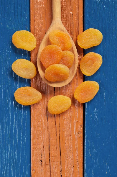 Cuillère Avec Abricots Séchés Trouve Sur Table Bois Coloré Vue — Photo