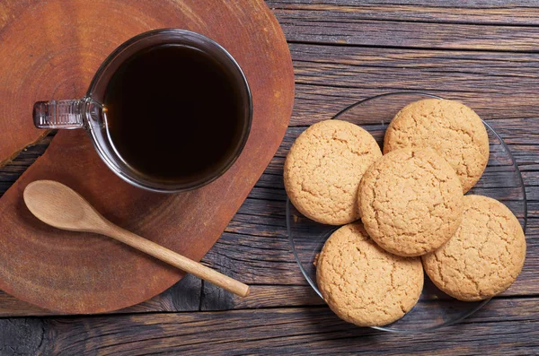 Kaffee Und Haferkekse Transparentem Geschirr Auf Altem Braunem Holztisch Draufsicht — Stockfoto