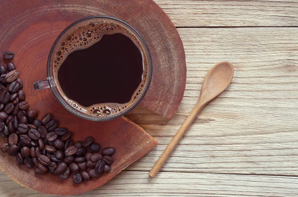 Taza Transparente Café Frijoles Sobre Fondo Madera Viejo Vista Superior — Foto de Stock