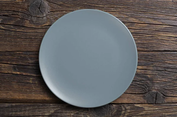 Empty Gray Plate Dark Wooden Background Top View — Stock Photo, Image