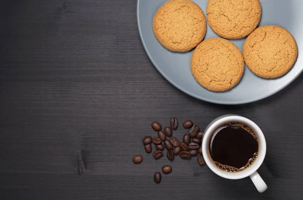Tasse Heißen Kaffee Mit Haferbrei Keksen Zum Frühstück Auf Schwarzem — Stockfoto