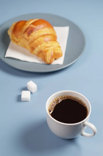 Cup Coffee Croissant Gray Plate Blue Table Theme Breakfast Break — Stock Photo, Image