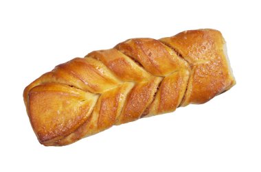 Beyaz arka plan üzerinde üstten görünüm izole tarçın ve şeker üzümlü tatlı hasır topuz